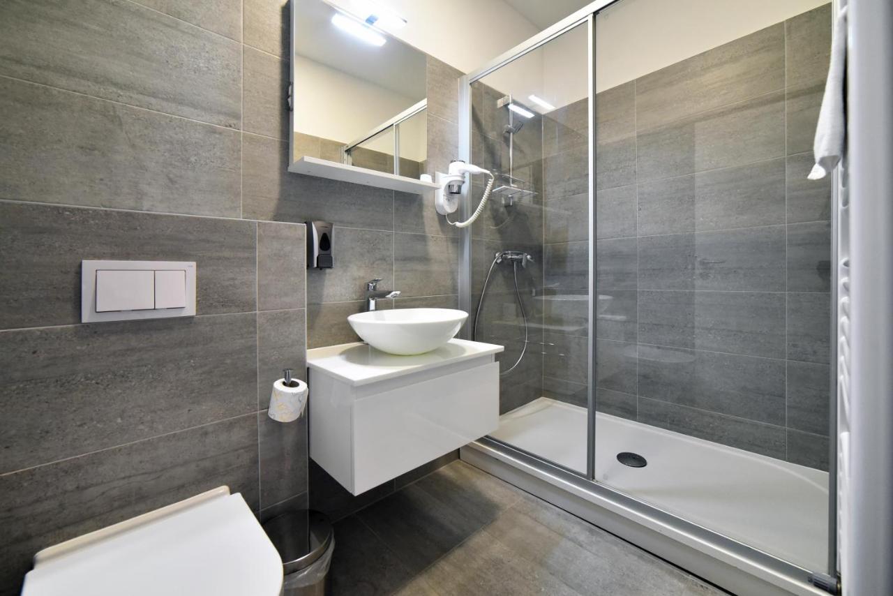 Deluxe Apartments Ria Загреб Екстериор снимка